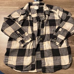American Eagle Outfitters Black and Cream Plaid Button-Down Shirt
